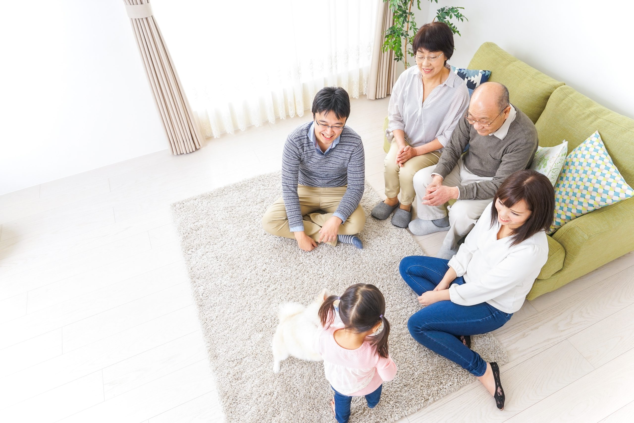 配偶者以外は相続順位に沿って決定